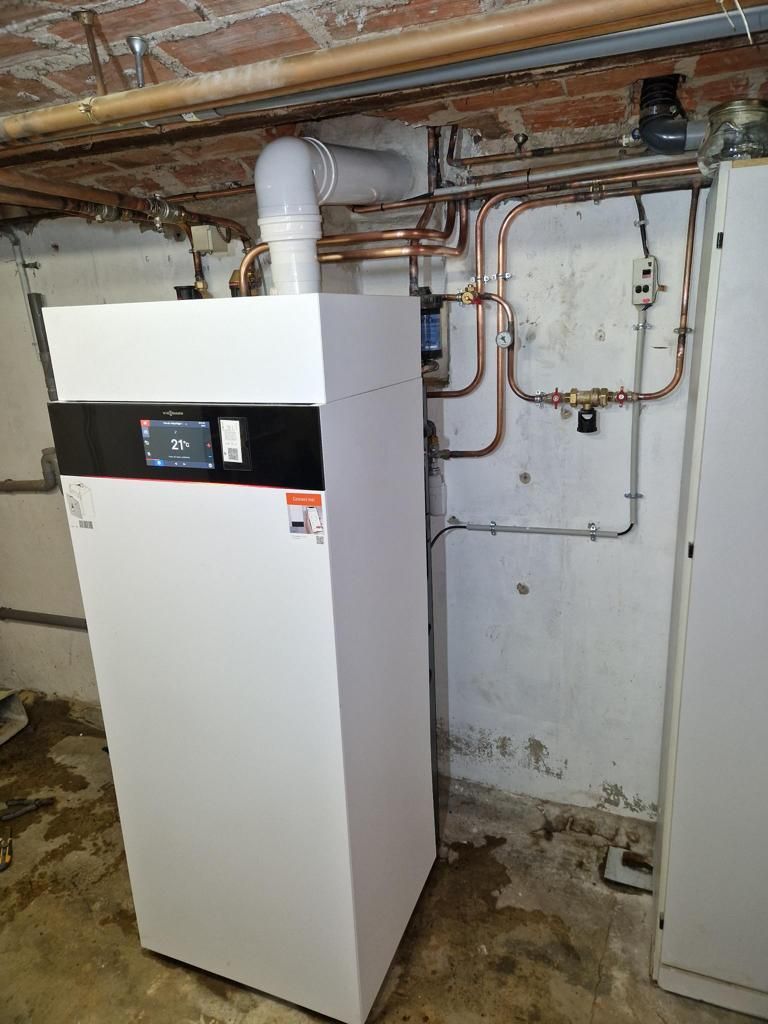 Chauffe-eau dans la cave