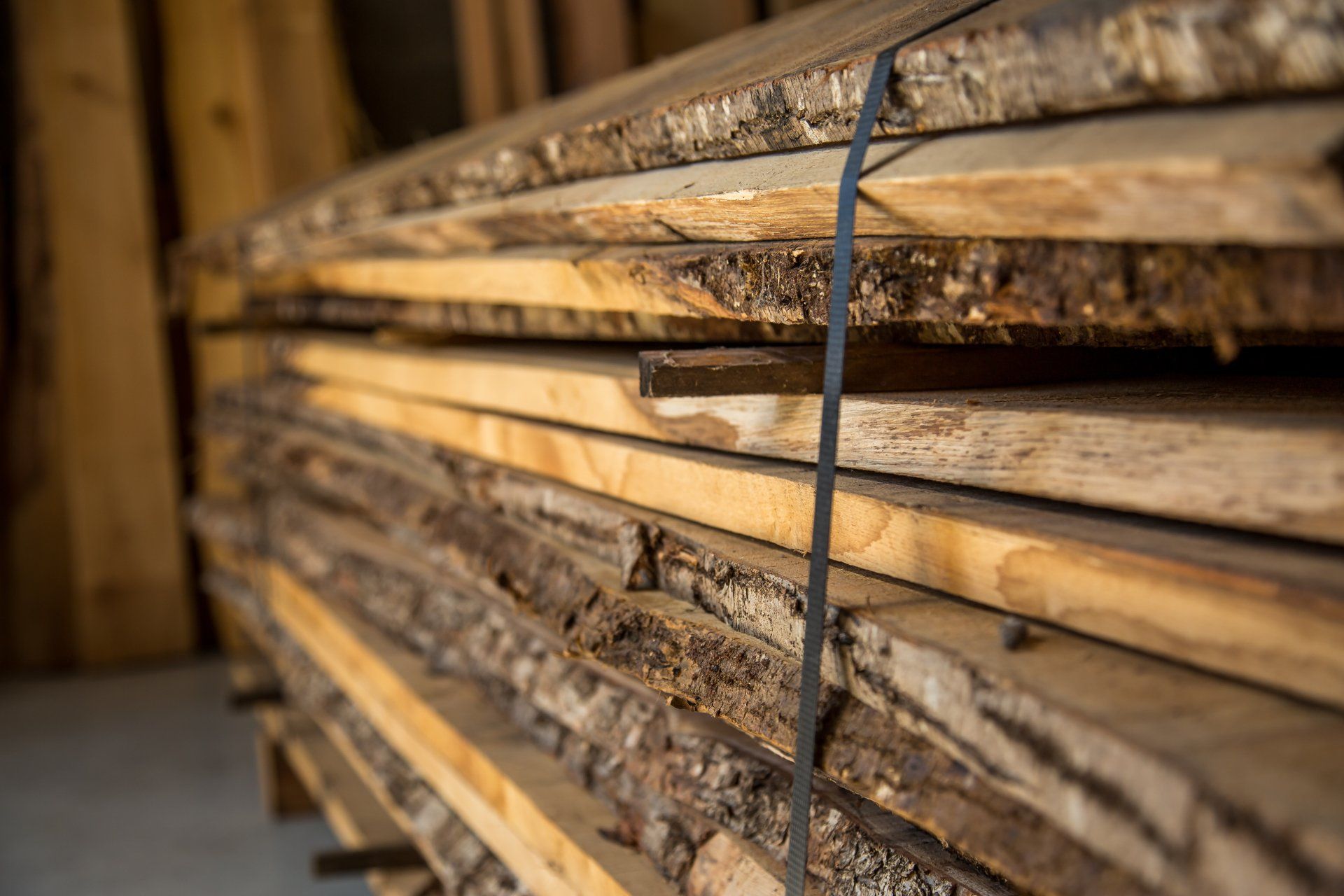 Planches en bois brut