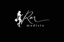 Logotipo blanco sobre fondo negro: la silueta de una mujer que lleva un bolso y la inscripci&oacute;n "Rm modista".