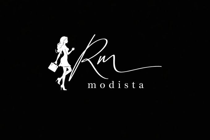 Logotipo blanco sobre fondo negro: la silueta de una mujer que lleva un bolso y la inscripción 
