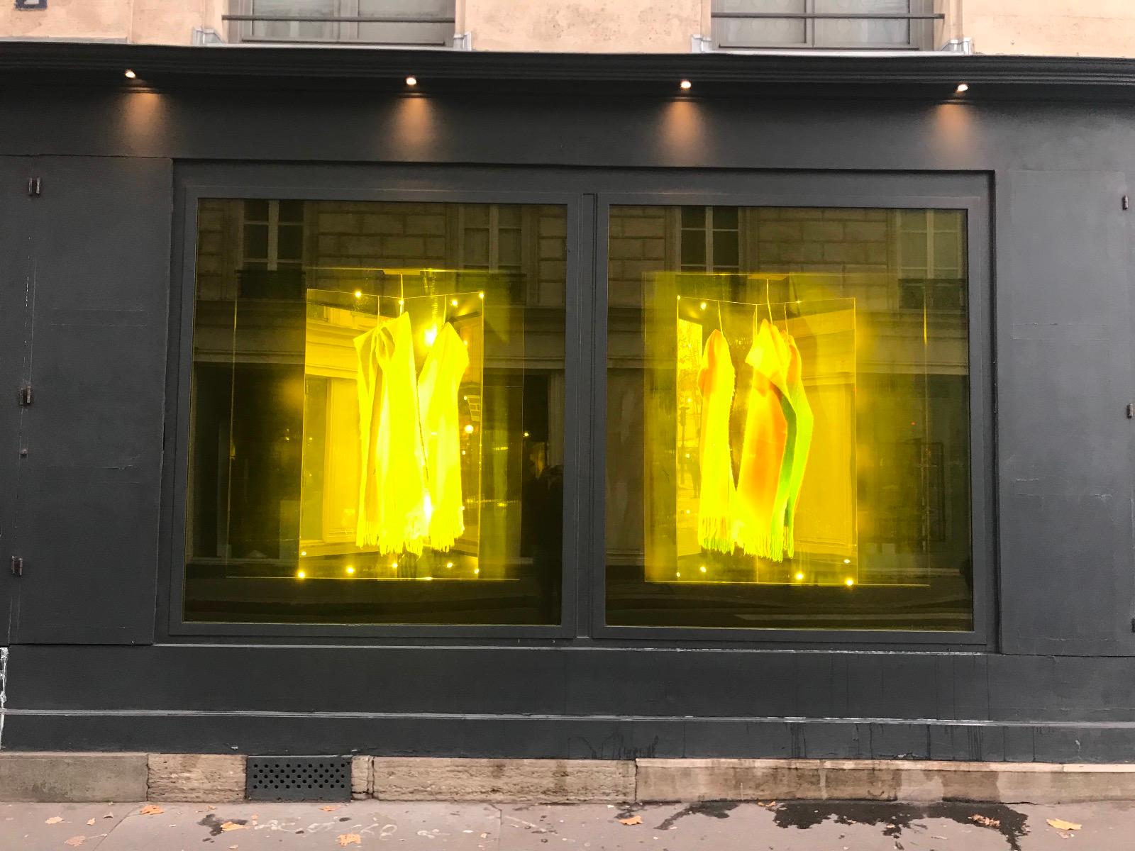 Marquages de véhicule : enseignes lettres adhésives, impression sticker, serigraphie Paris