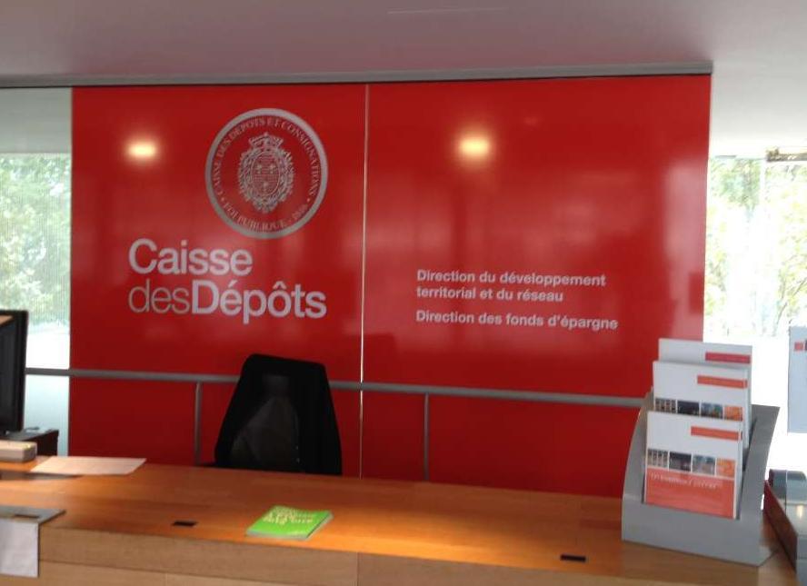 Habillage + décor vitrines à Paris