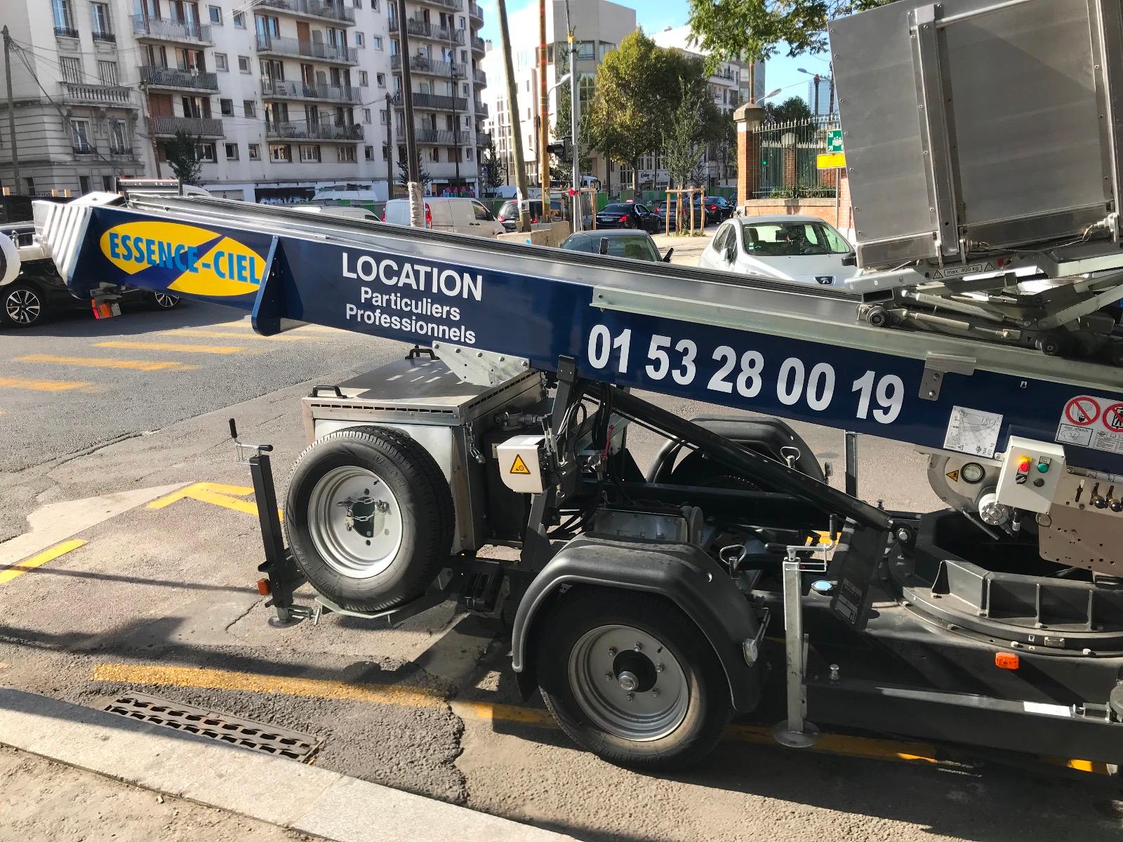 Marquages de véhicule : enseignes lettres adhésives, impression sticker, serigraphie Paris