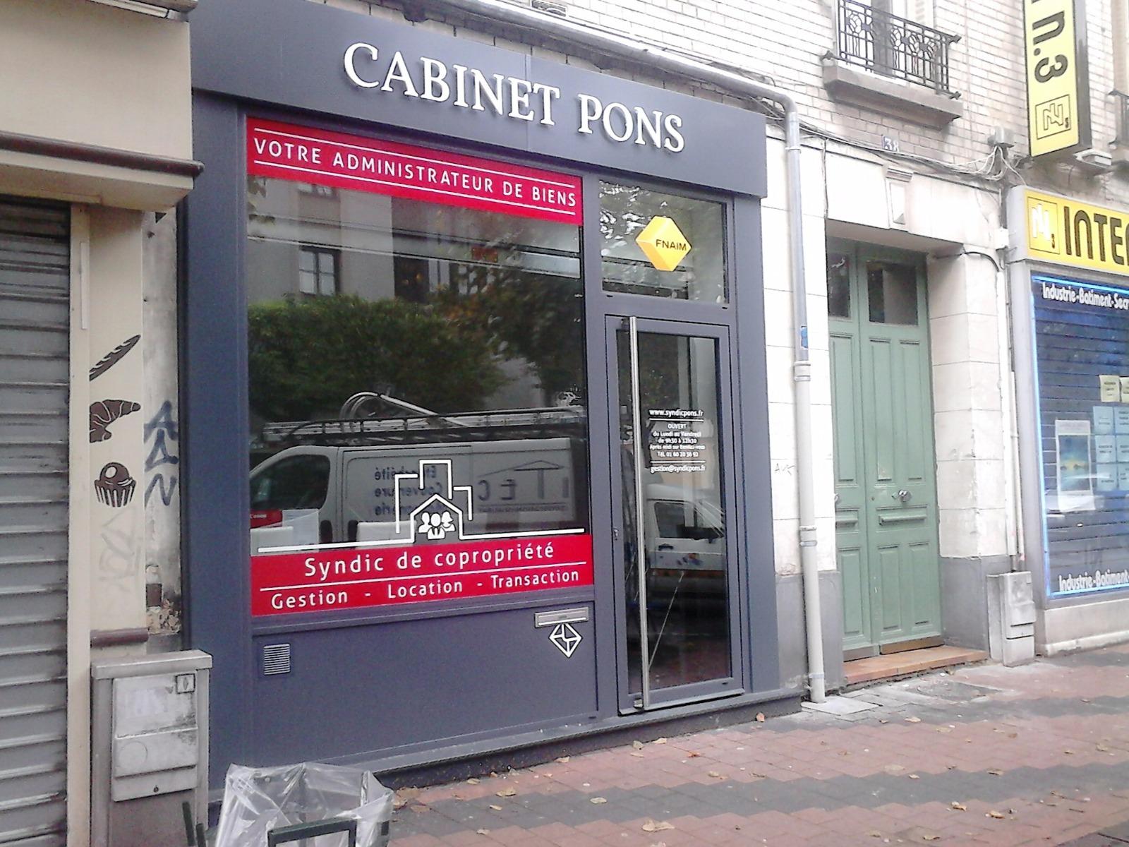 Marquages de véhicule : enseignes lettres adhésives, impression sticker, serigraphie Paris