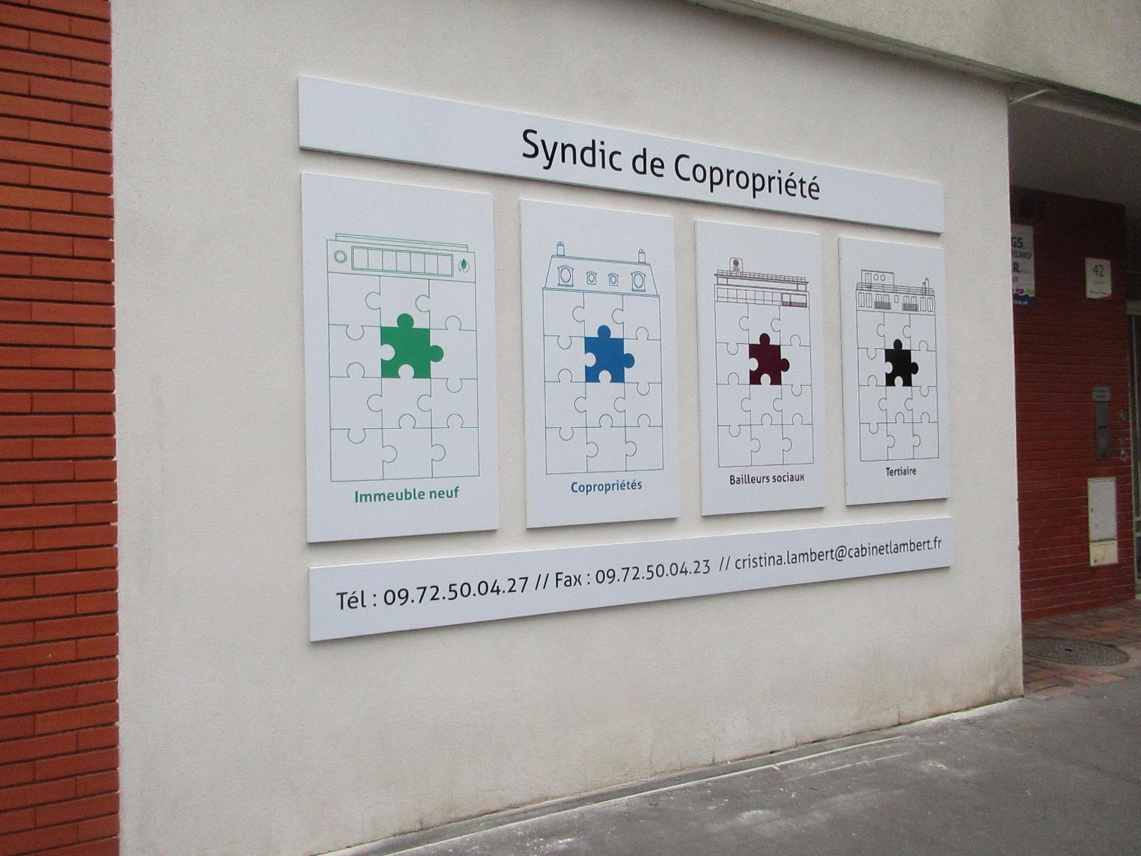 Marquages de véhicule : enseignes lettres adhésives, impression sticker, serigraphie Paris