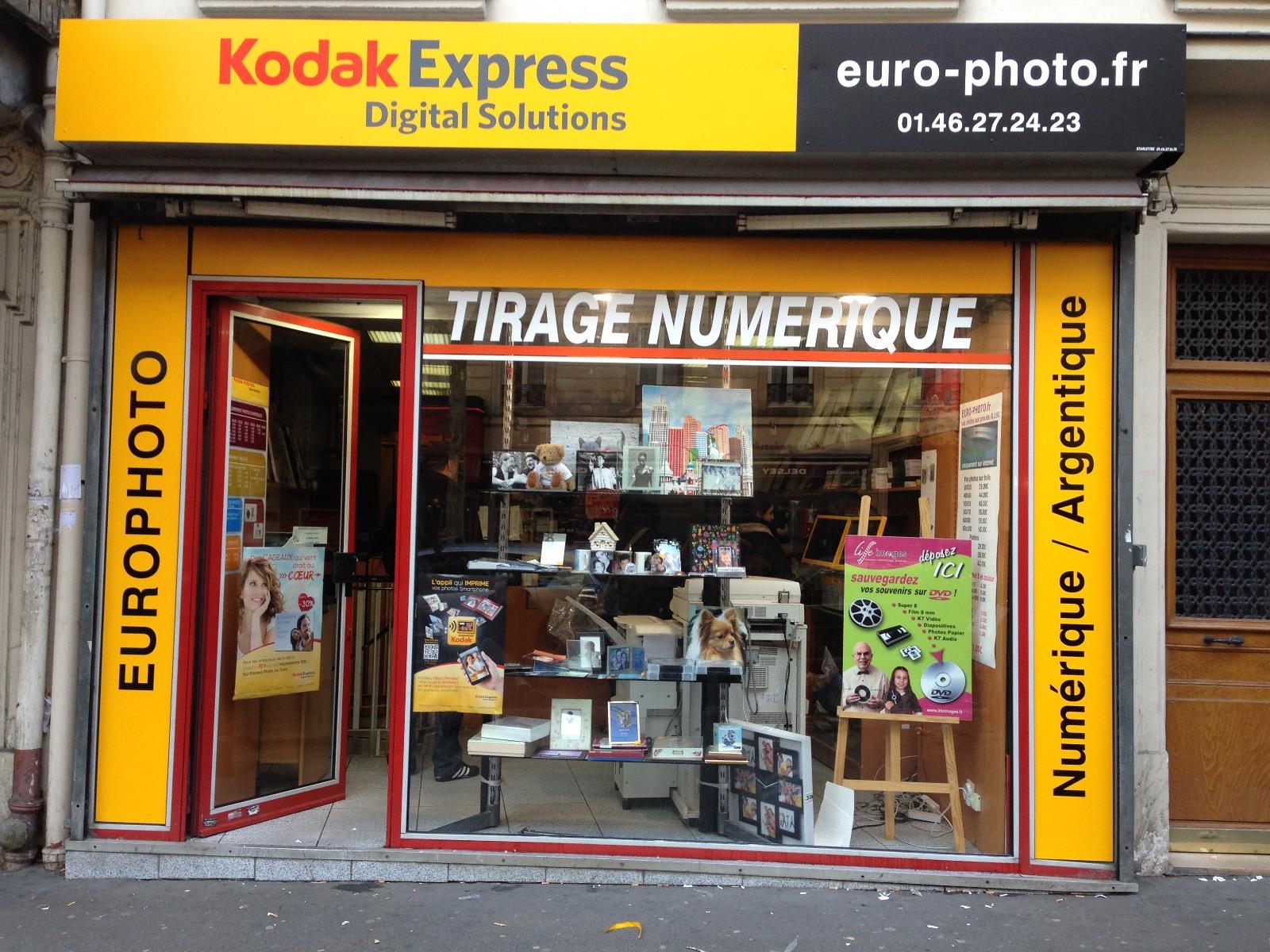 Marquages de véhicule : enseignes lettres adhésives, impression sticker, serigraphie Paris