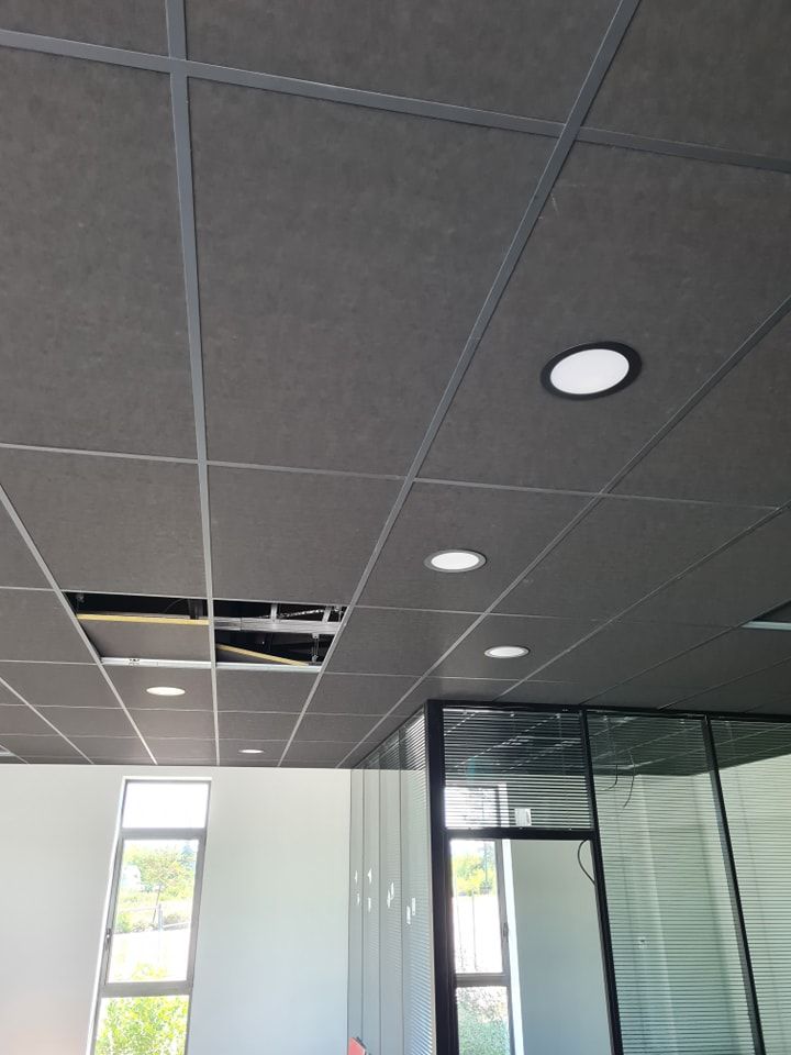 Plafond suspendu gris anthracite
