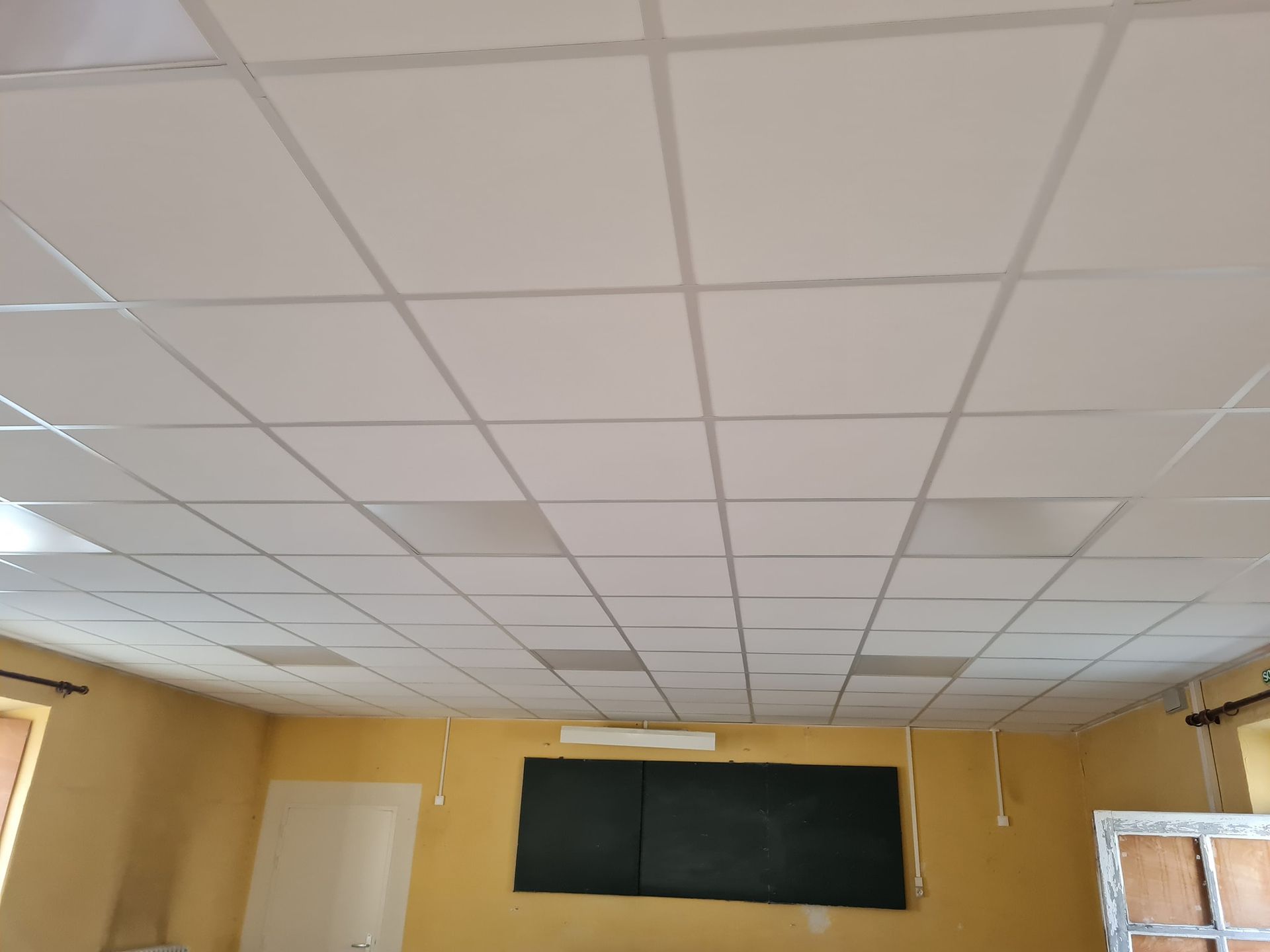 Plafond suspendu blanc