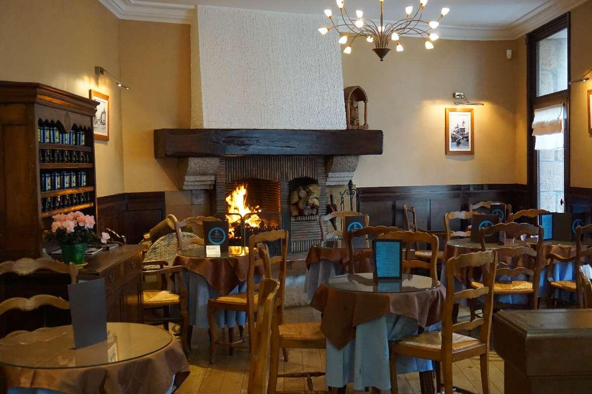 Salon avec cheminée