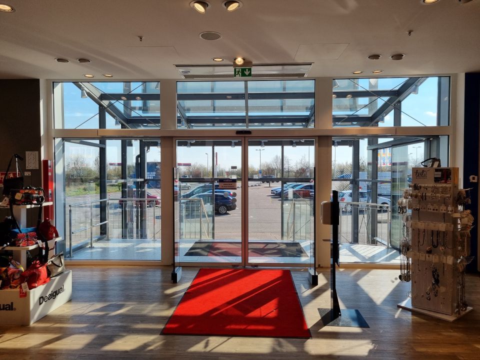 Glastür und Fenster für ein modernes Haus von Gergs Glas-Kunststoff-Metallbau