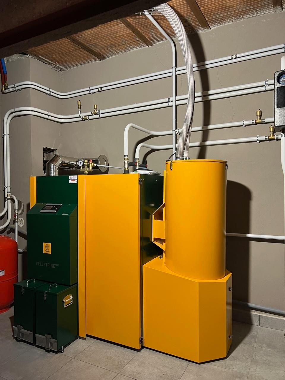 Chaudière à granuléss jaune et verte