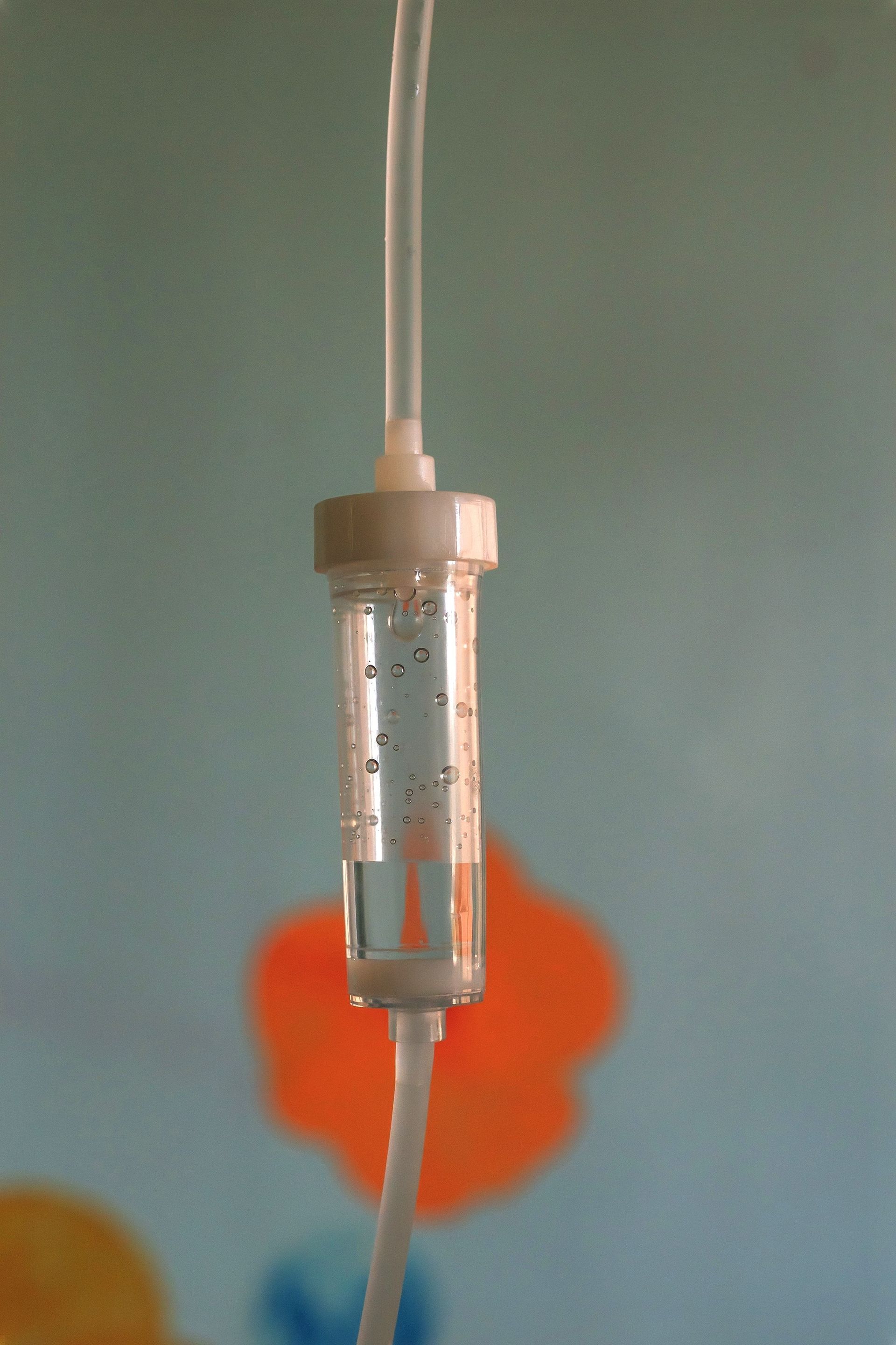 Chambre de perfusion contenant une solution médicale pour administration intraveineuse