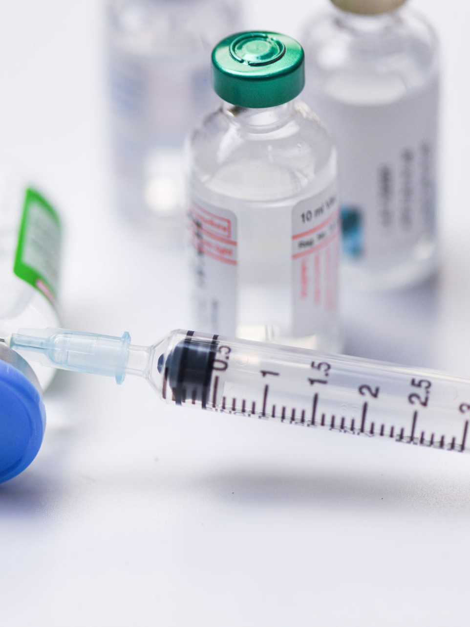 Seringue et flacon pour la vaccination antigrippale