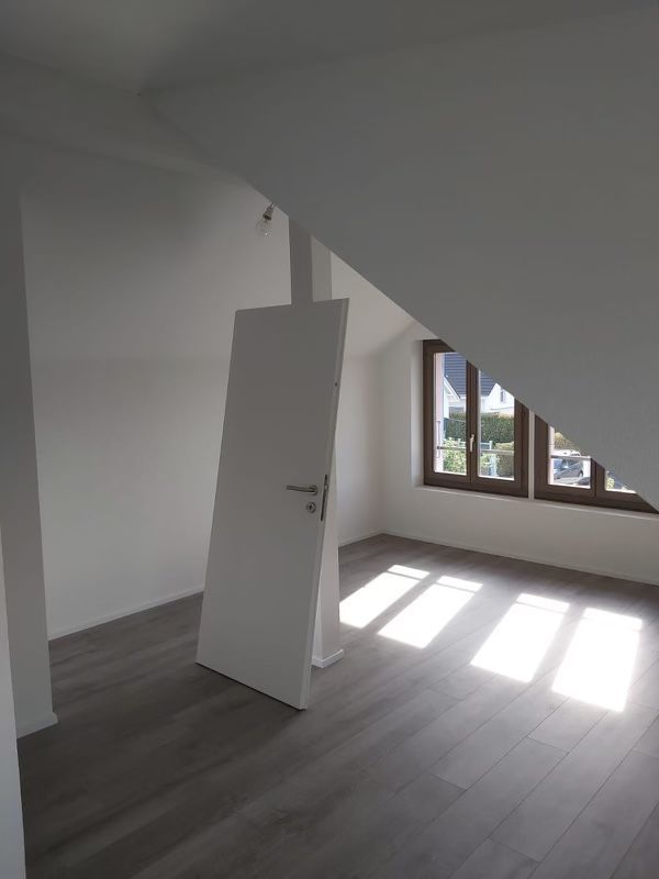 Rénovation des murs et boiseries d'une ancienne maison.