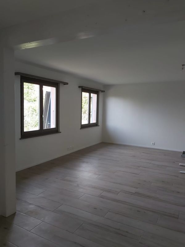 Rénovation des murs et boiseries d'une ancienne maison.