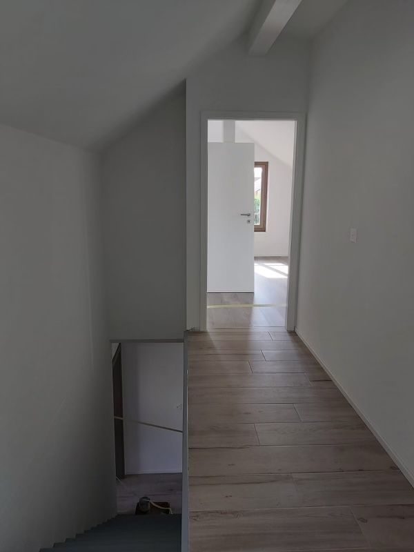 Rénovation des murs et boiseries d'une ancienne maison.