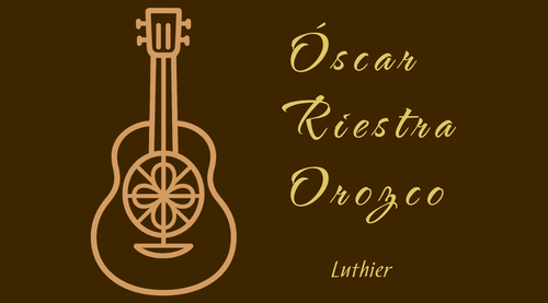 Logotipo del luthier &Oacute;scar Riestra Orozco que muestra el contorno de una guitarra marr&oacute;n
