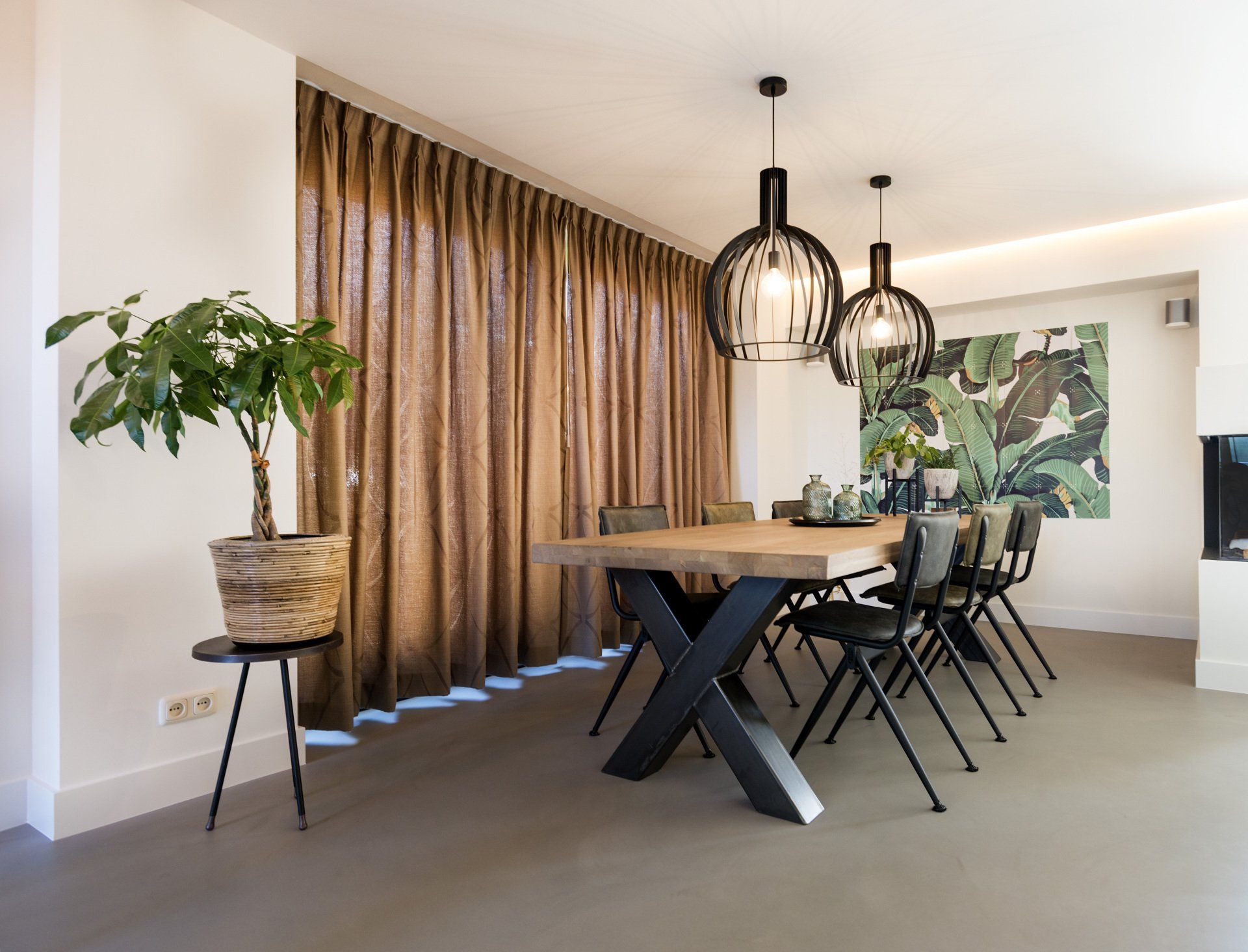 Béton ciré synthétique dans intérieur moderne aspiration industrielle.