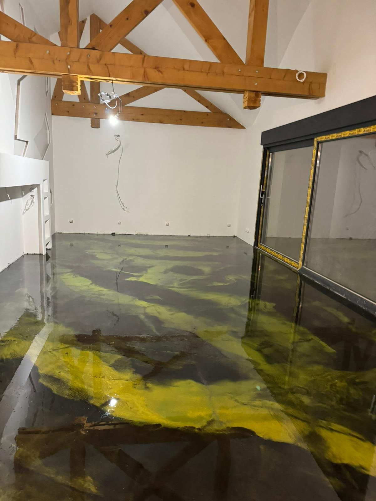 Photo d'une maison avec un sol en résine époxy métallisée - PARI à Montpellier