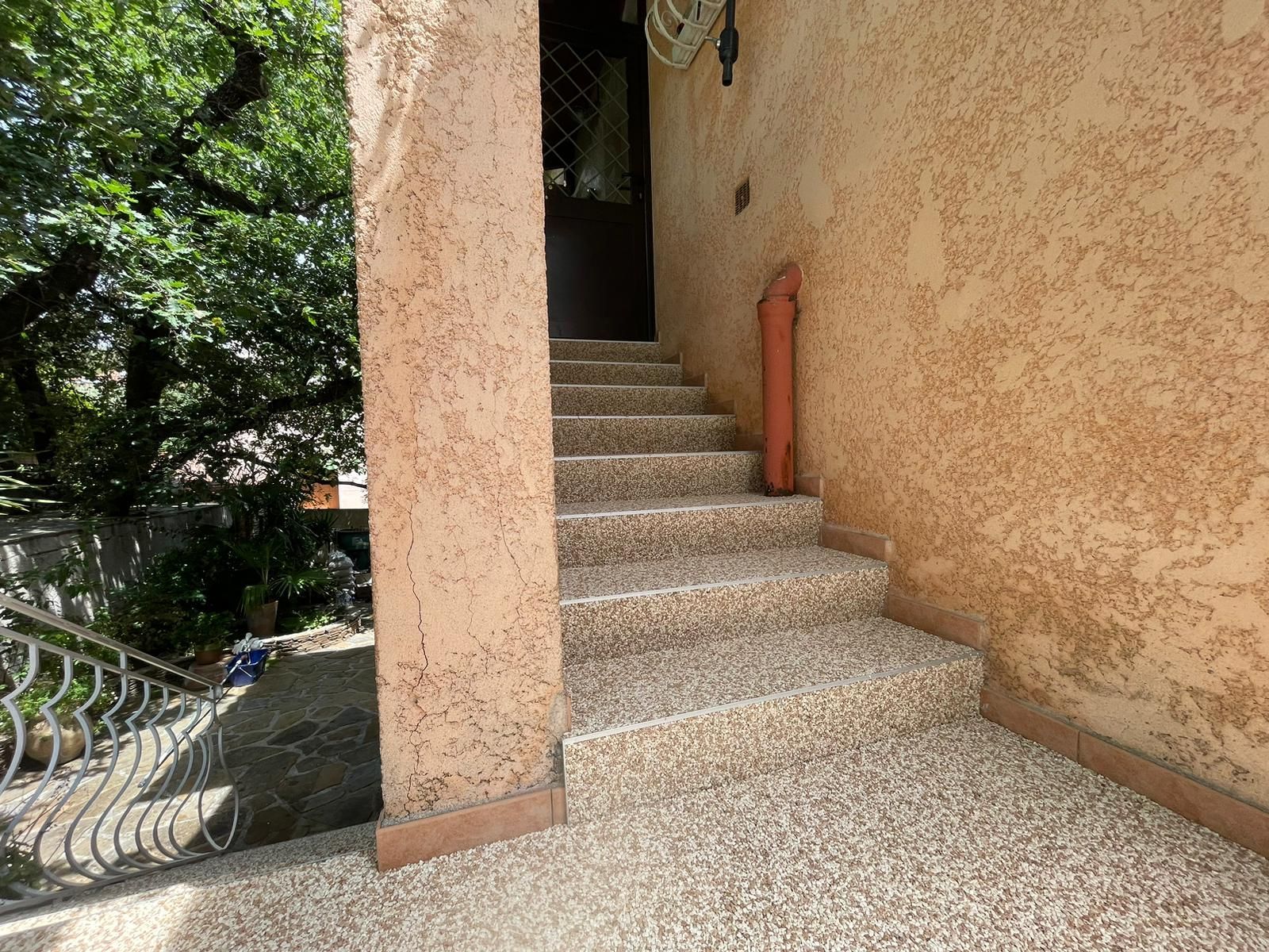 Recouvrement escalier en MOQUETTE DE PIERRE