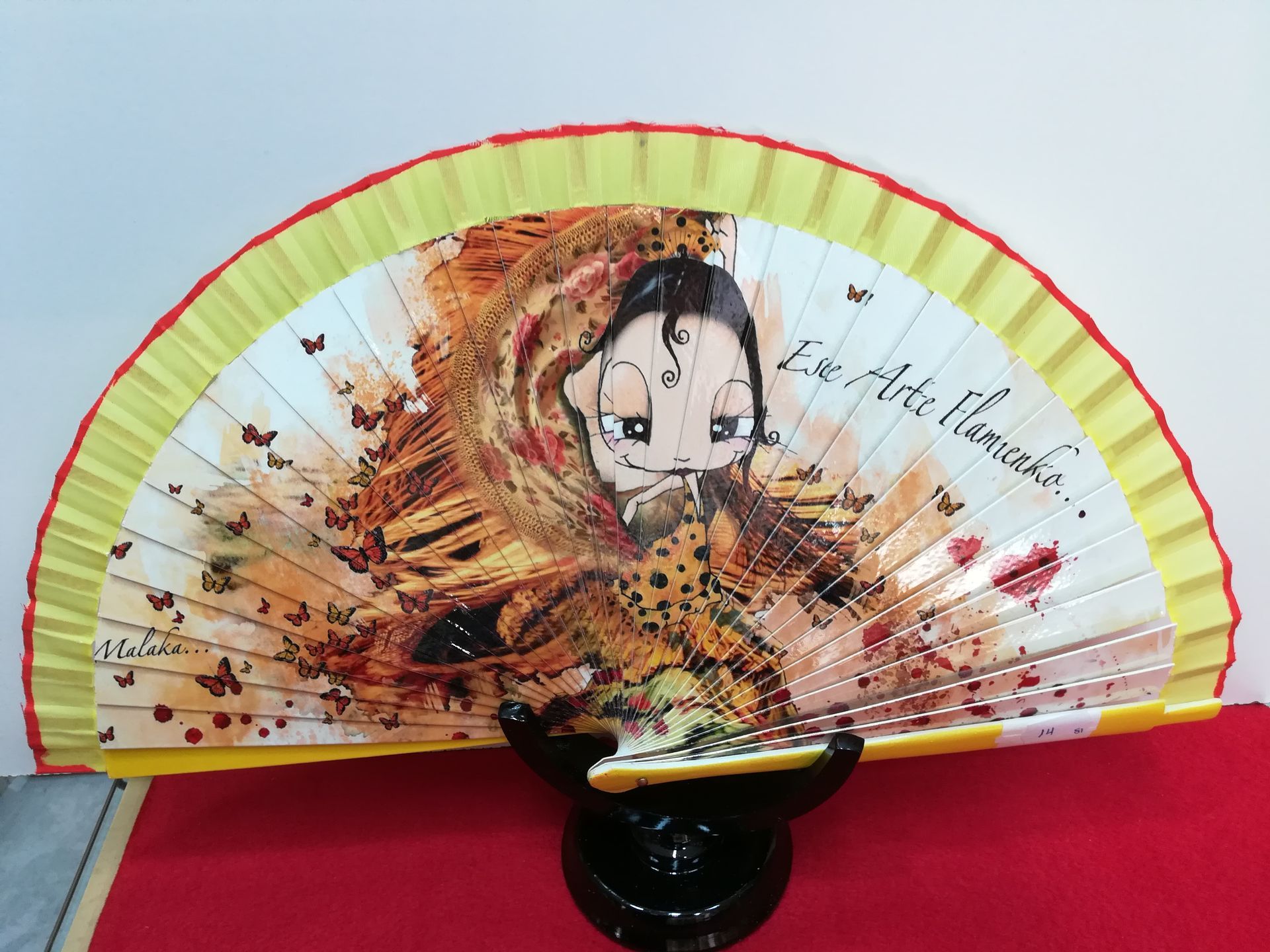 Un abanico con una imagen de Betty Boop.