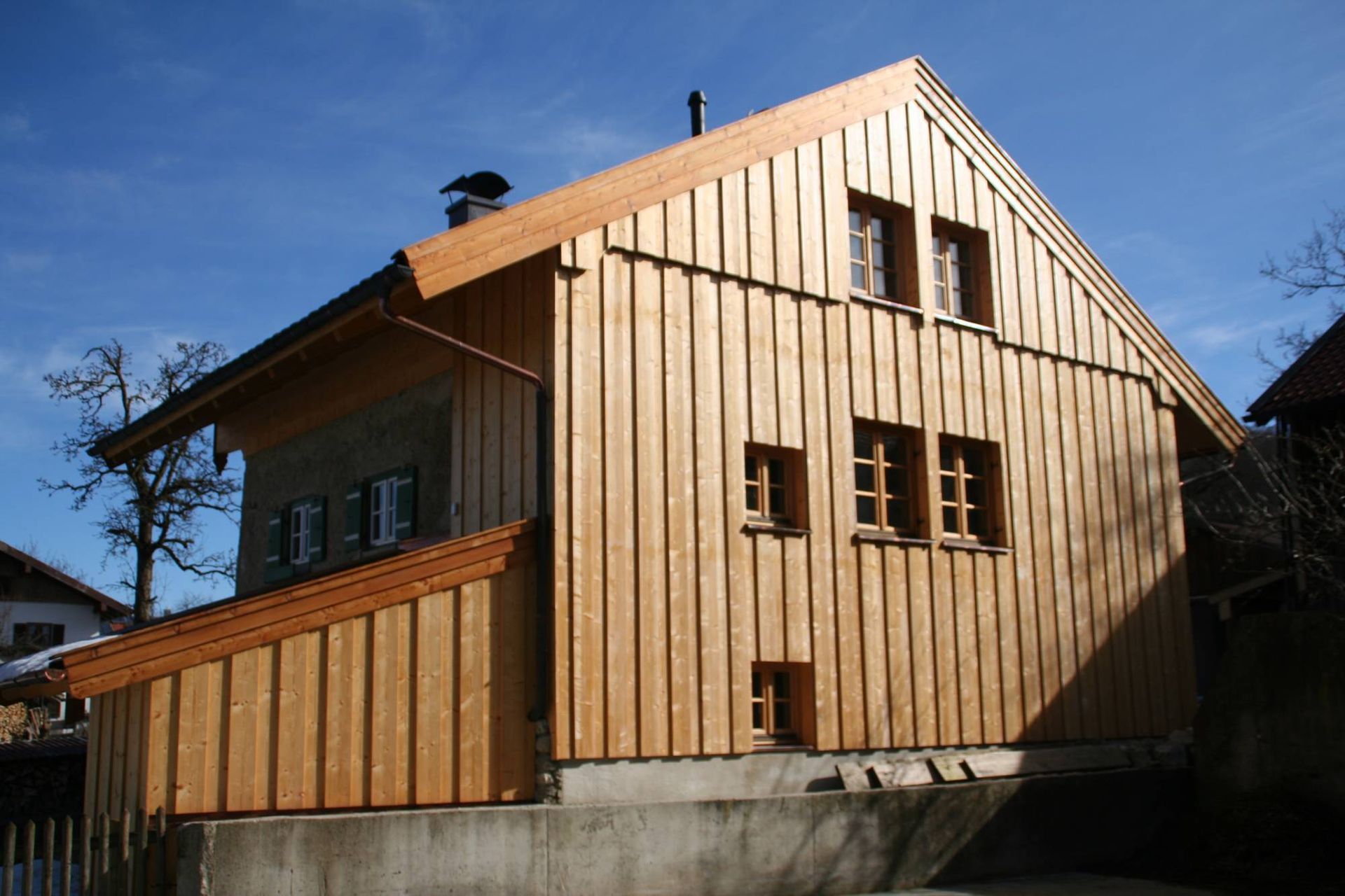 Haus mit Holz-Fassade rustikal