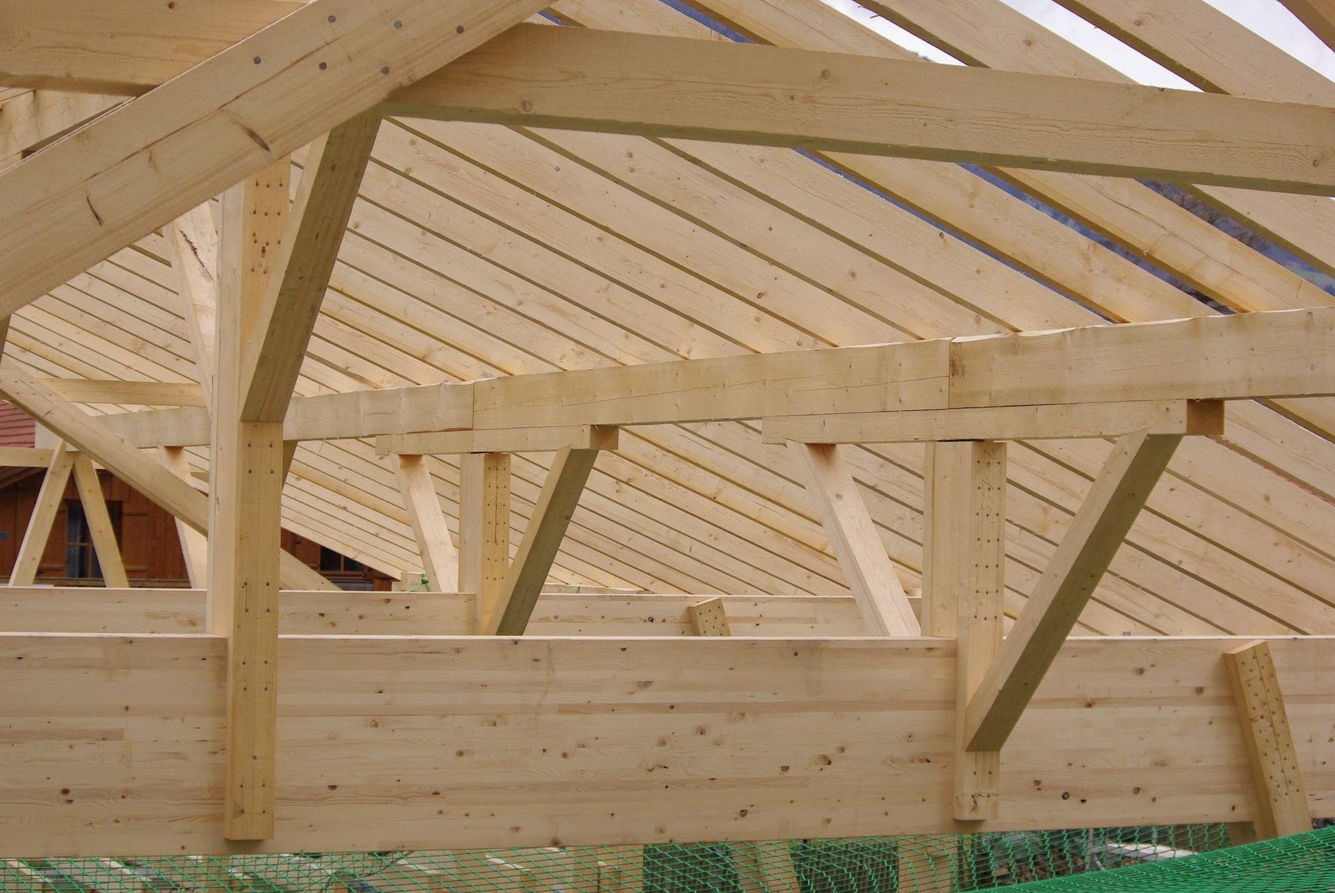Dachstuhl Verstrebungen aus Holz
