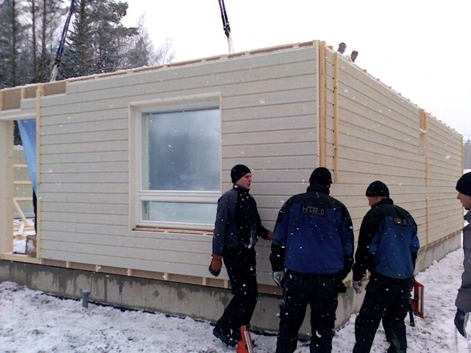 talonrakennusta talvella