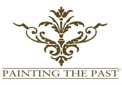 Verziertes braunes Logo mit der Aufschrift „PAINTING THE PAST“ auf weißem Hintergrund.