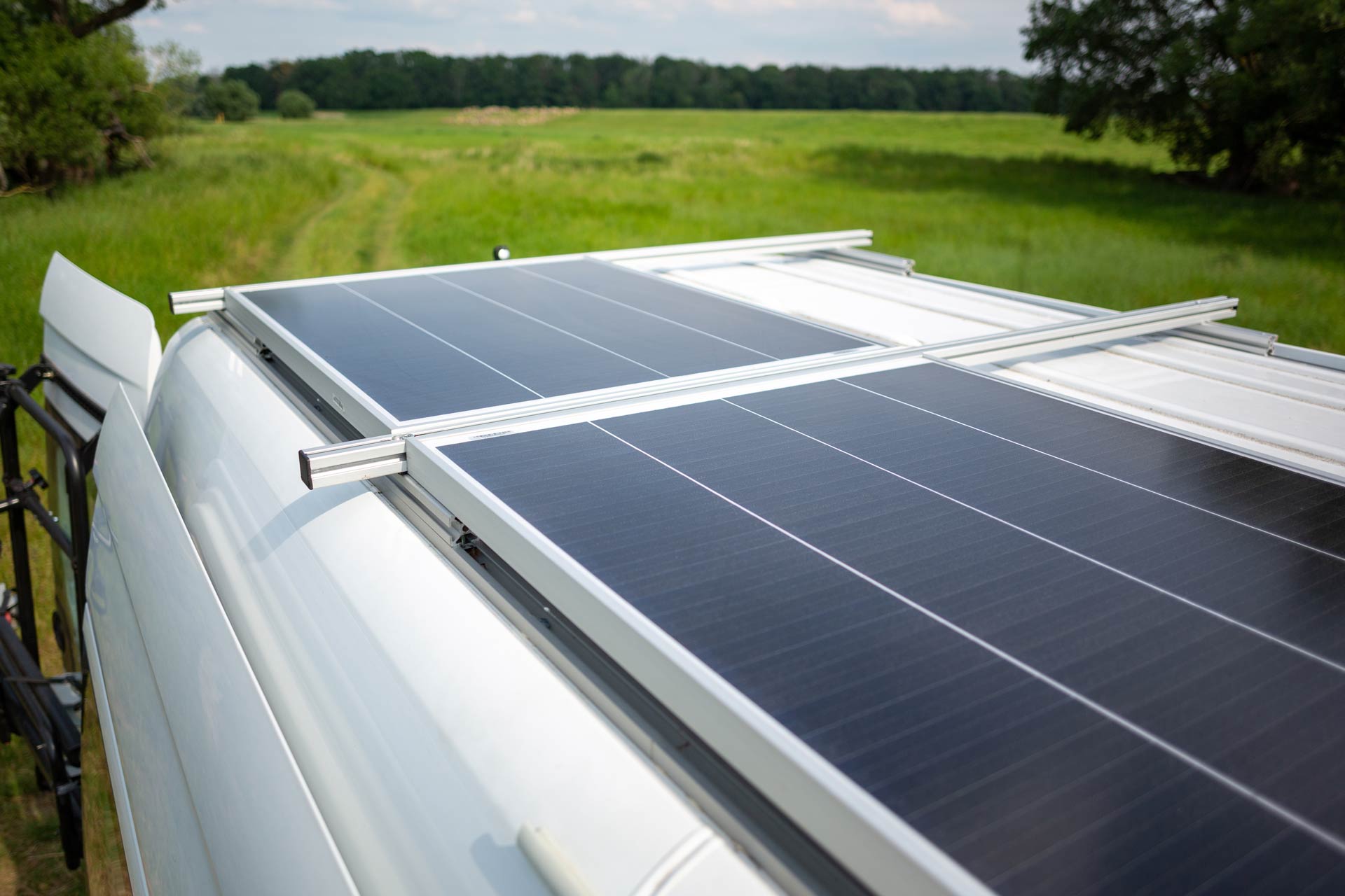 Panneau solaire sur le toit d'un van