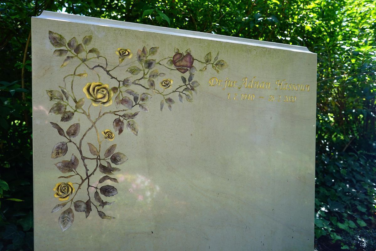 JH Steingestaltung, Grabstein