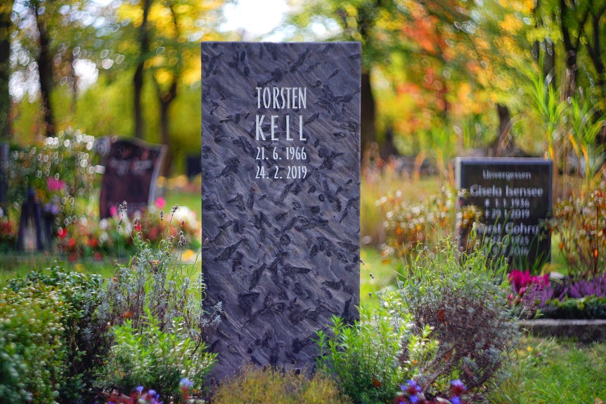 JH Steingestaltung, Grabstein