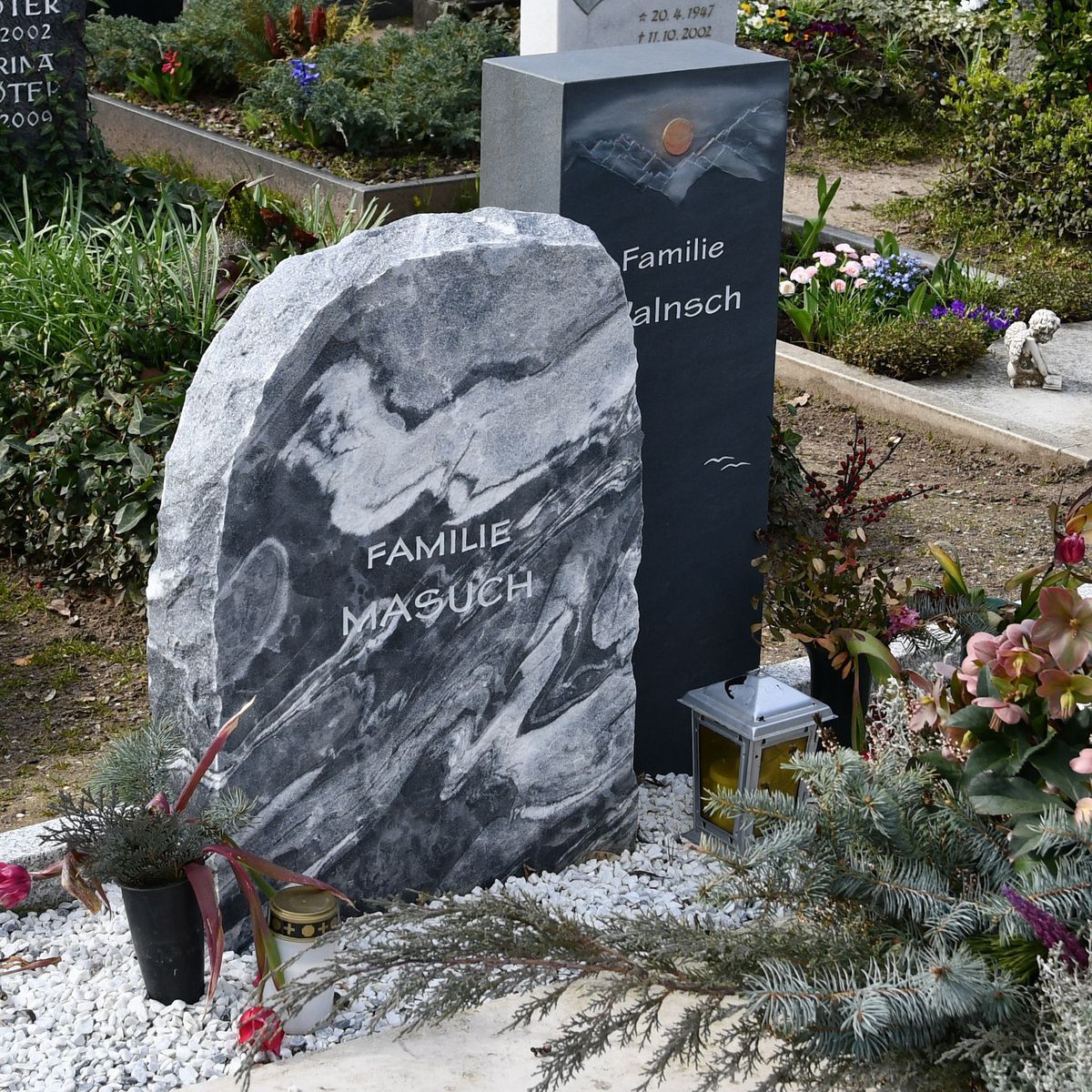 JH Steingestaltung, Grabstein