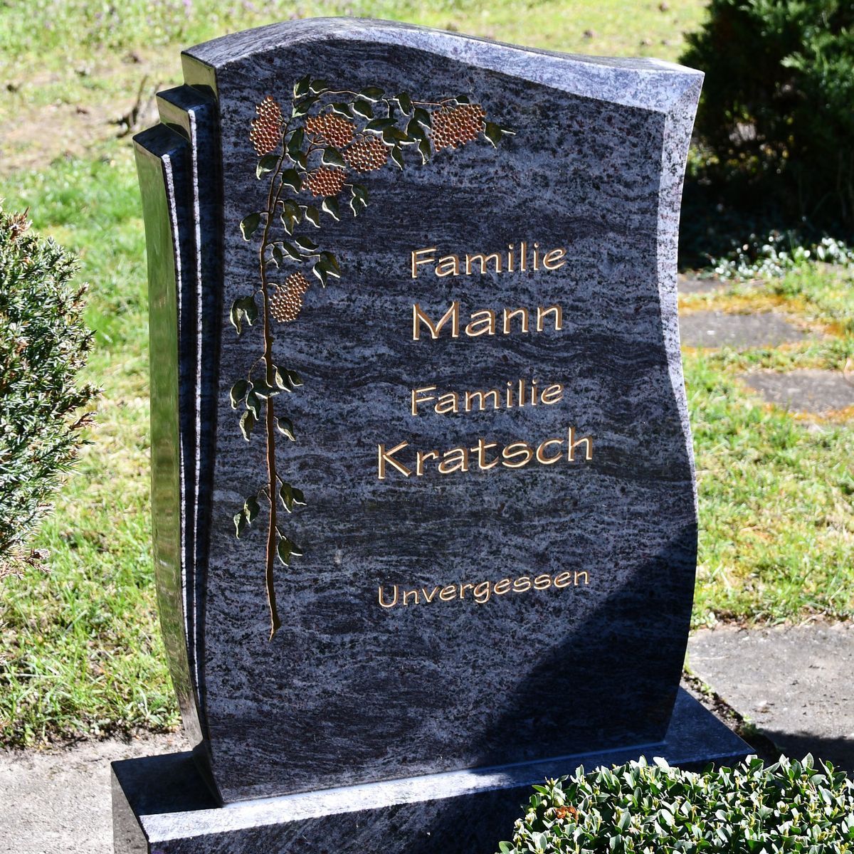 JH Steingestaltung, Grabstein