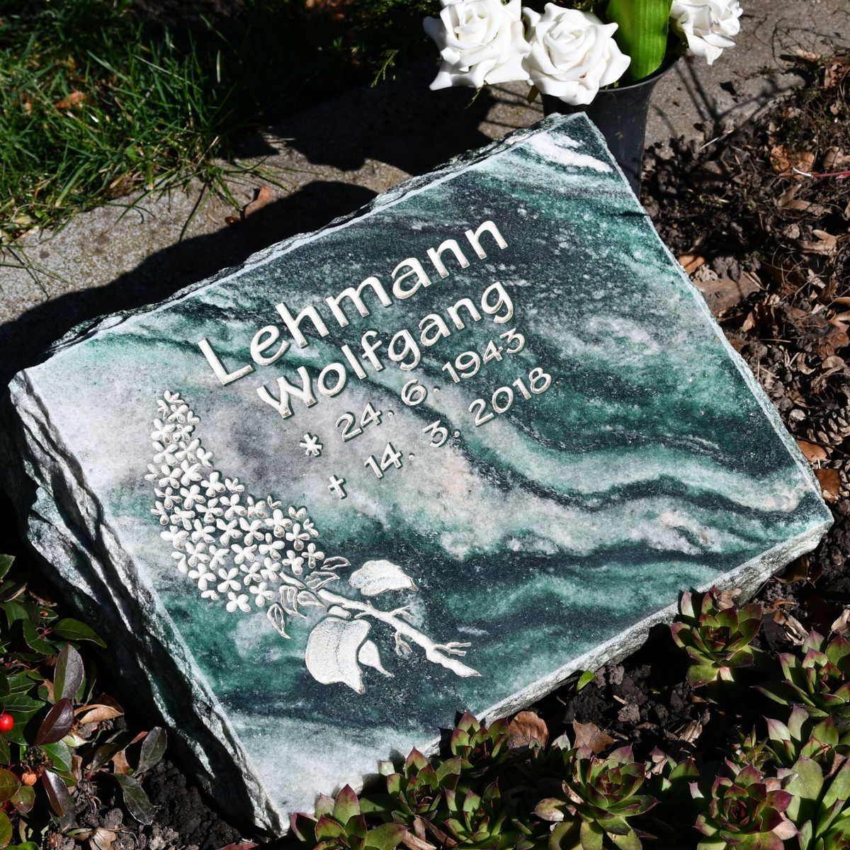 JH Steingestaltung, Grabstein