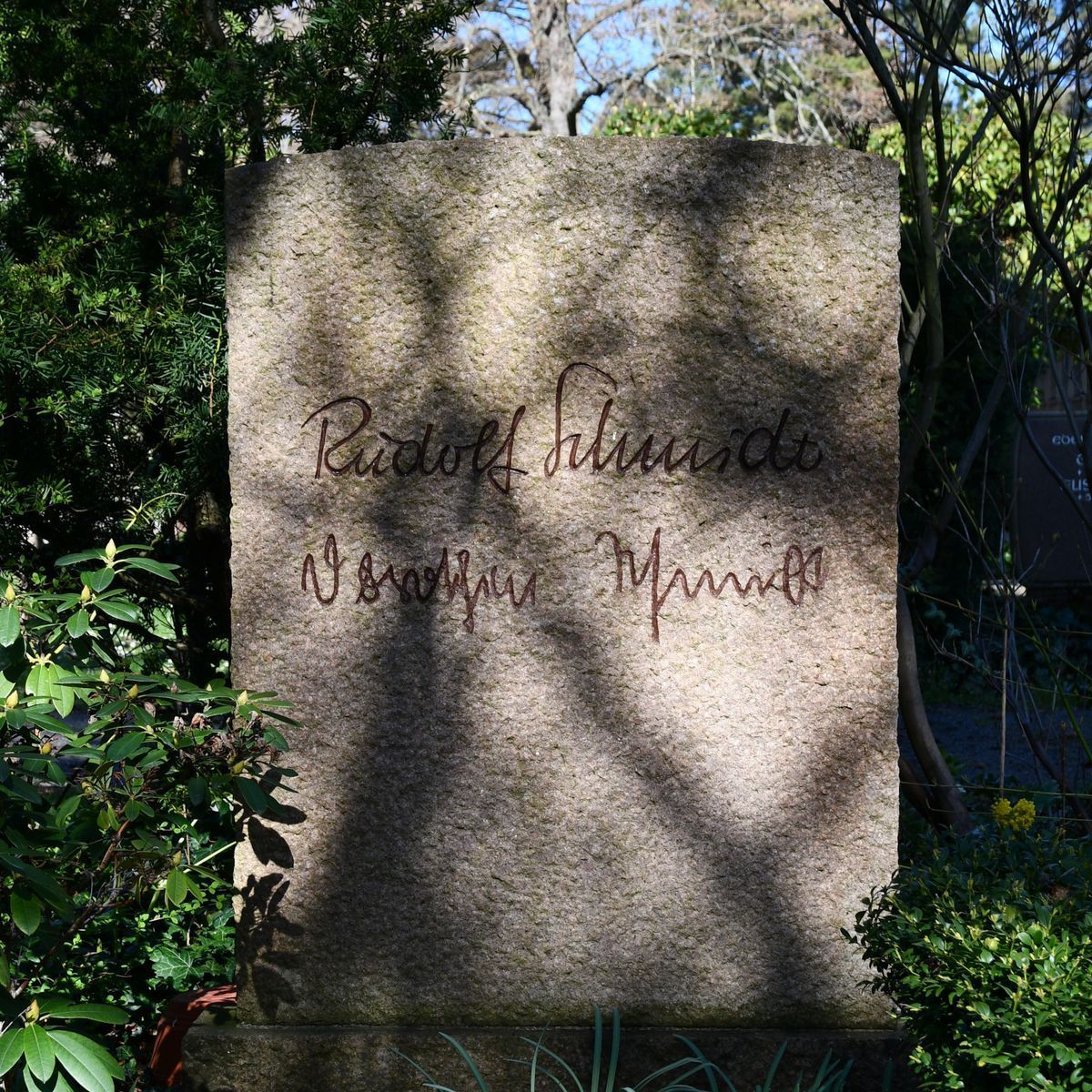 JH Steingestaltung, Grabstein