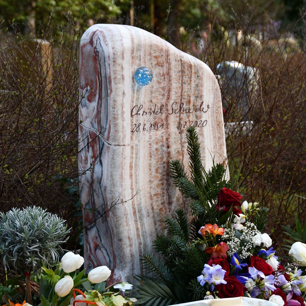 JH Steingestaltung, Grabstein