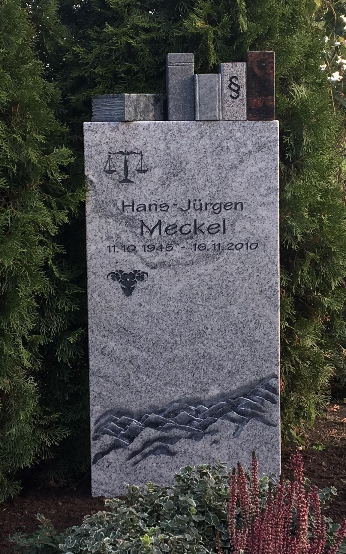 JH Steingestaltung, Grabstein