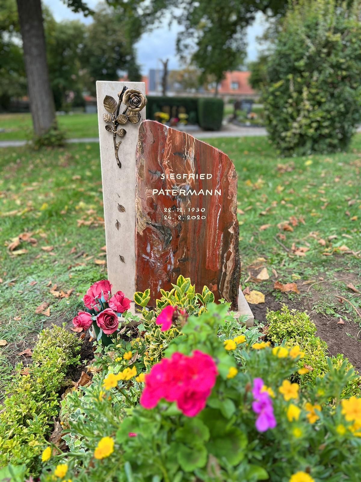 JH Steingestaltung, moderner Grabstein mit zwei Steinen