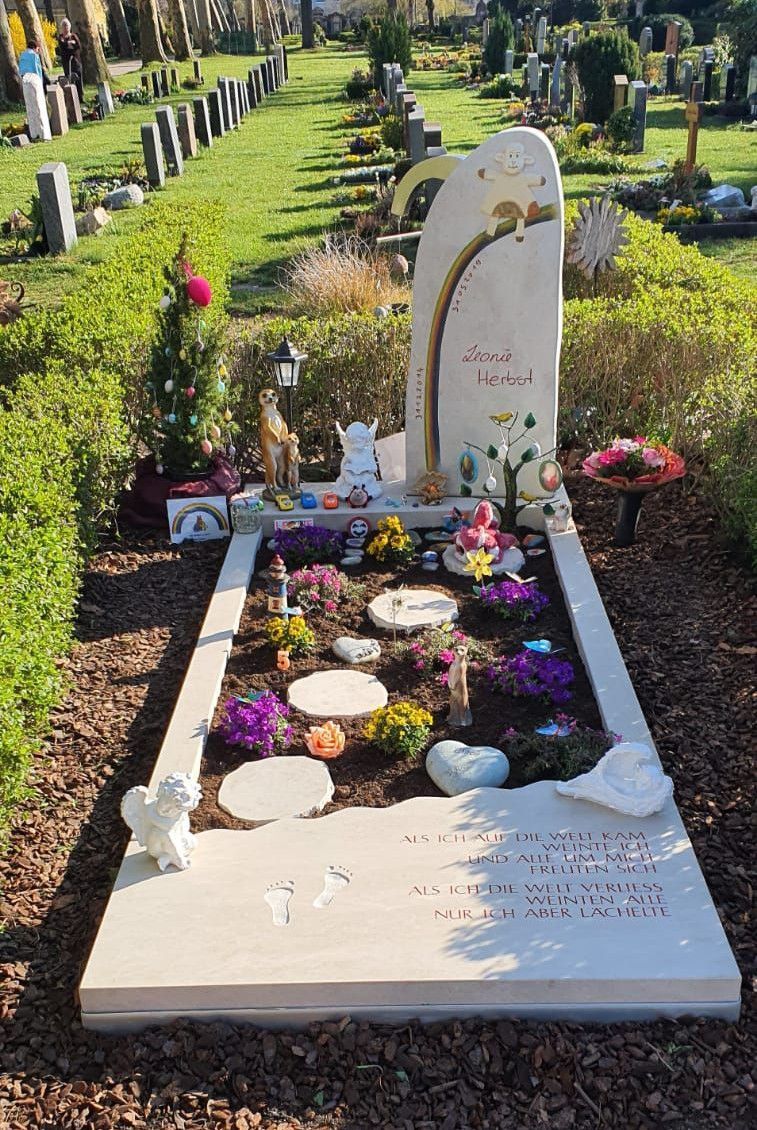 JH Steingestaltung, modernes Grabmal