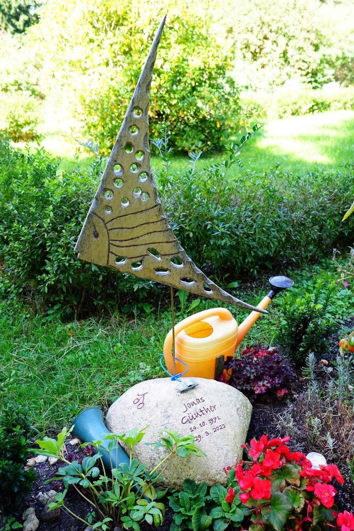 JH Steingestaltung, Grabstein