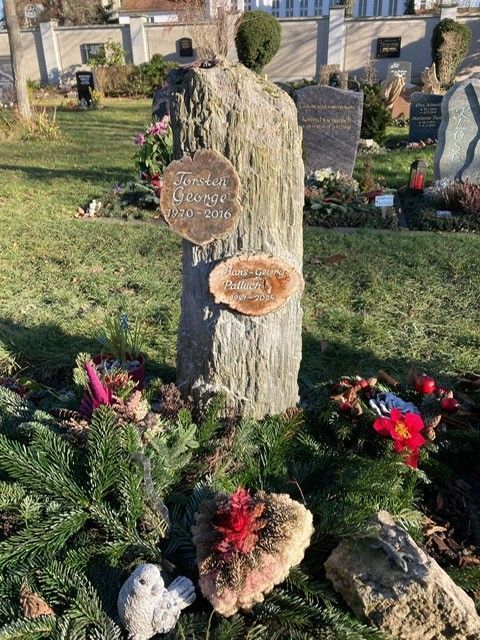 JH Steingestaltung, Grabmahl