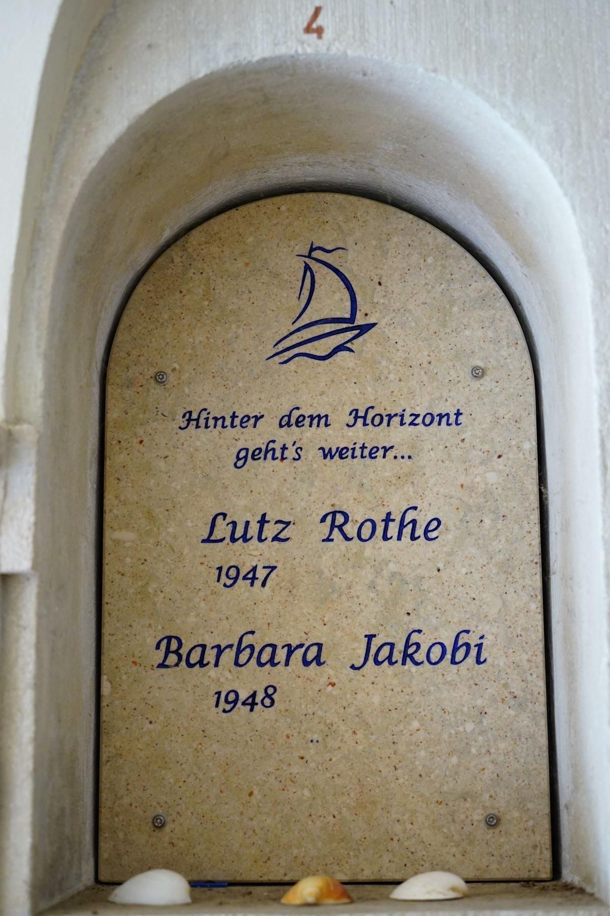 JH Steingestaltung, Grabstein