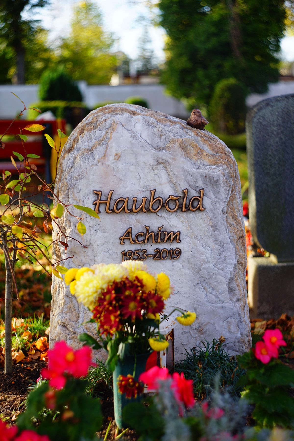 JH Steingestaltung, Grabstein