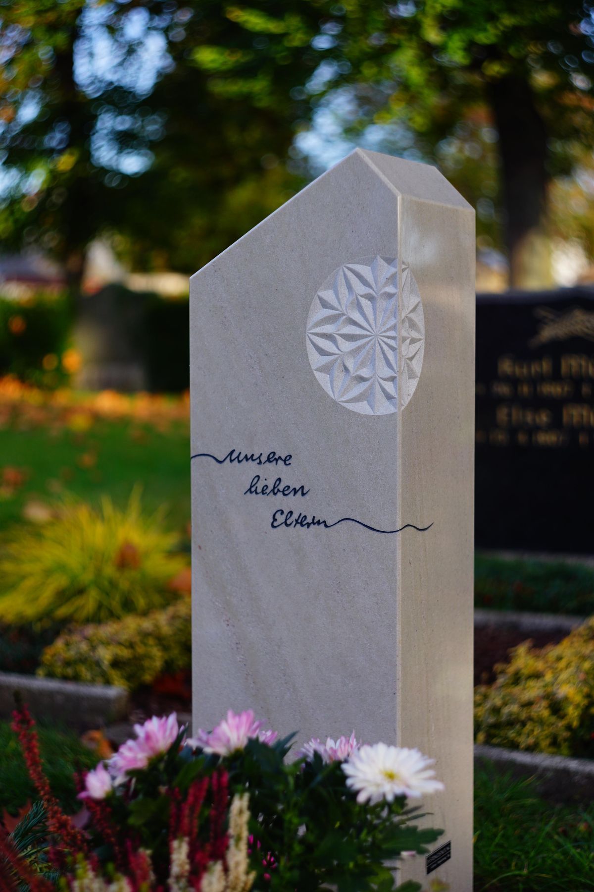 JH Steingestaltung, Grabstein