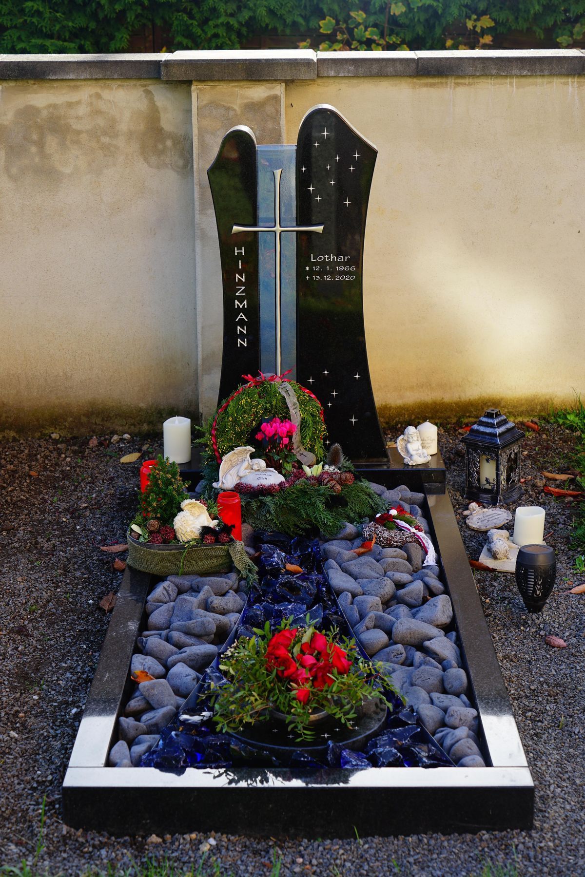 JH Steingestaltung, Grabstein