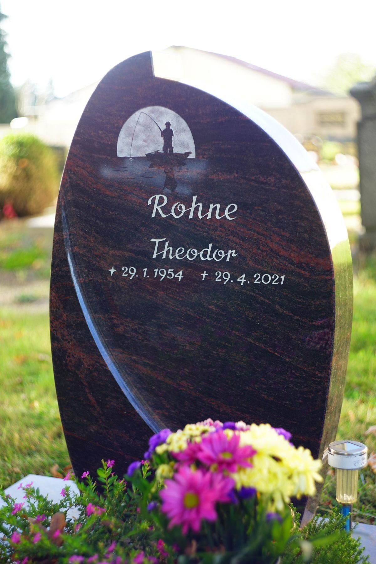 JH Steingestaltung, Grabstein