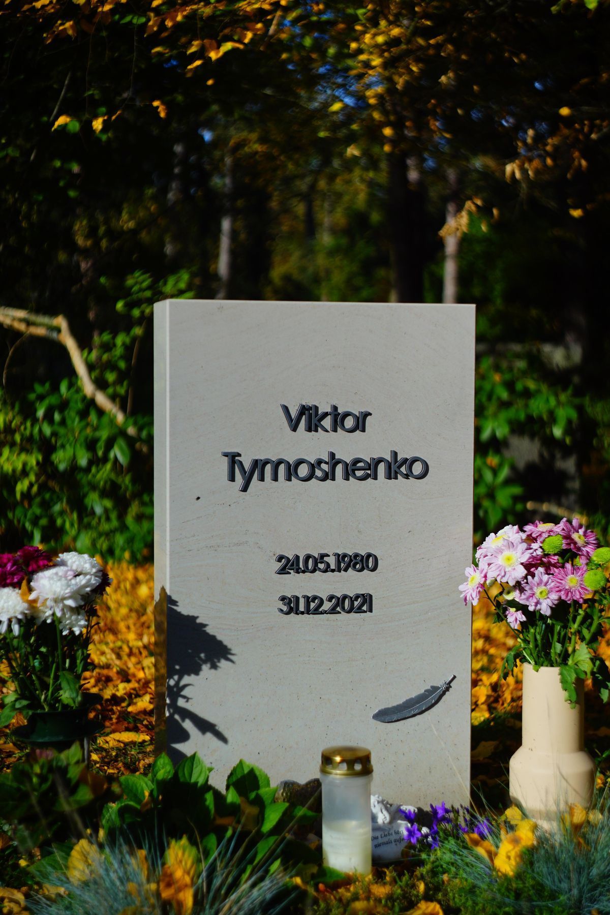 JH Steingestaltung, Grabstein