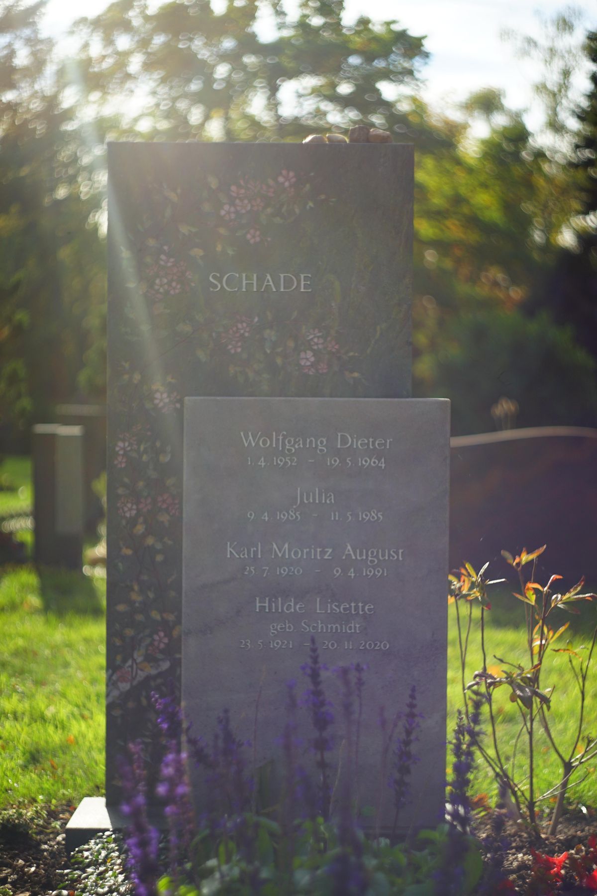 JH Steingestaltung, Grabstein