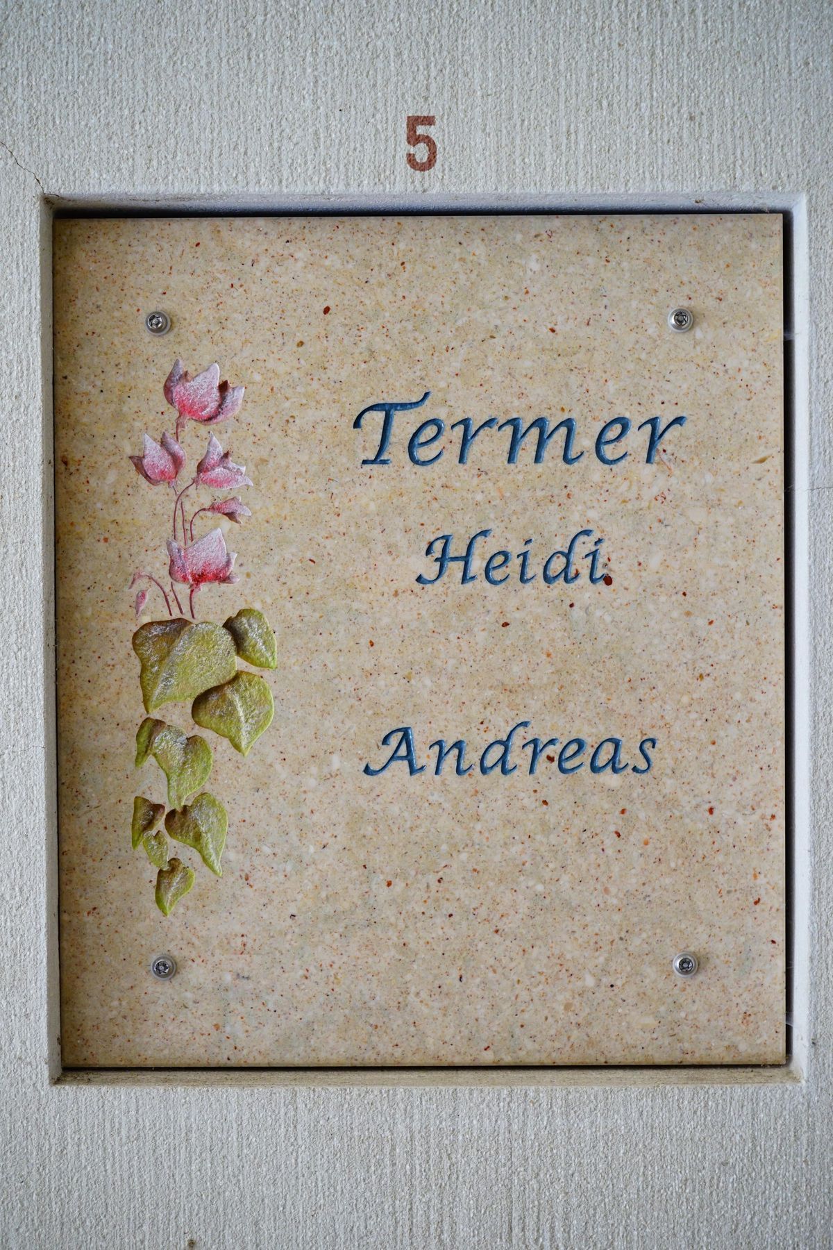 JH Steingestaltung, Grabstein